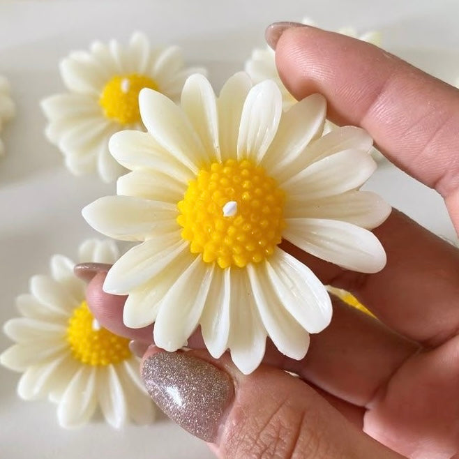 Daisy Candle - Image 2