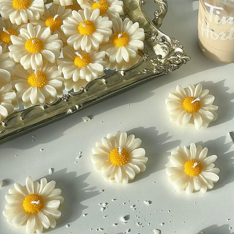 Daisy Candle
