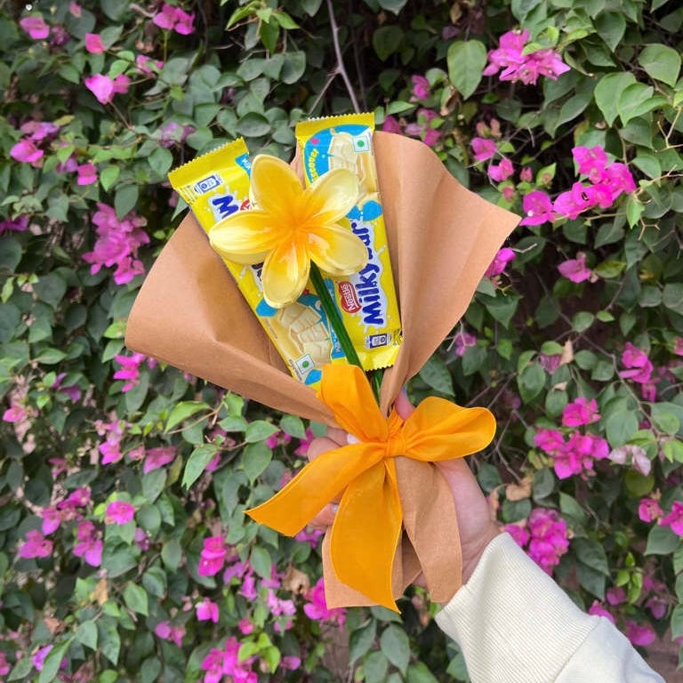 Milky Claw Clip Bouquet