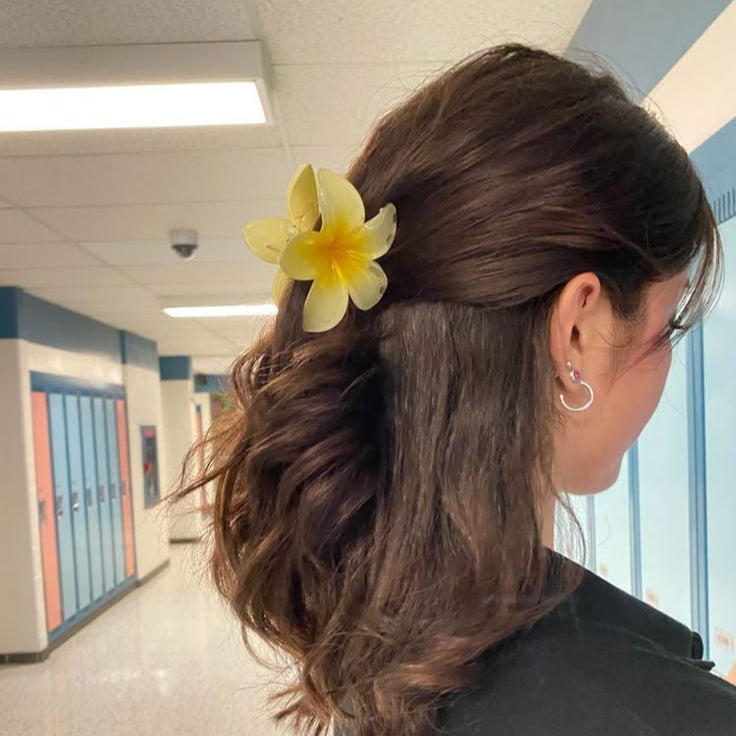 Viral Flower Claw Clip - Image 4